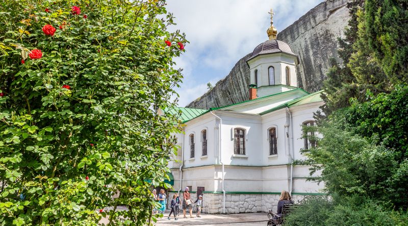 Фото Древний Инкерман. Завод марочных вин, крепость, монастырь. - вид 1