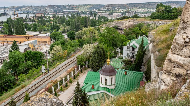 Фото Древний Инкерман. Завод марочных вин, крепость, монастырь. - вид 2