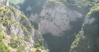 Достопримечательность Большой Каньон Крыма
